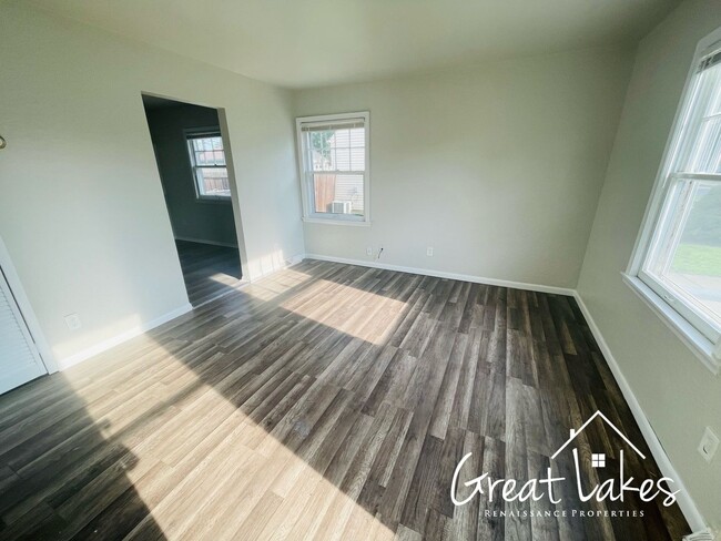 Building Photo - Lovely 3 Bedroom 1 Bathroom now available ...