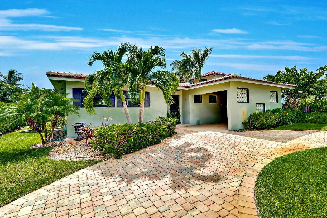 Primary Photo - 390 N Juno Ln