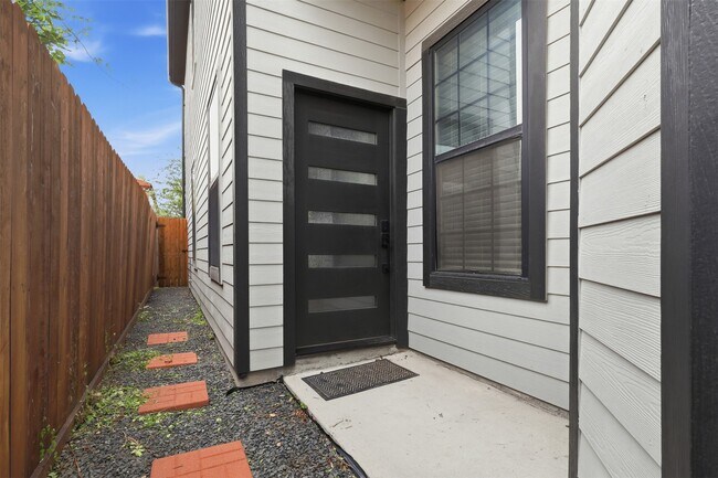 Building Photo - 6734 Avenue P