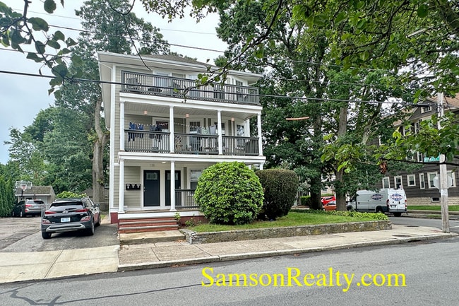 Building Photo - 133 4th St