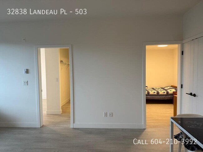 Building Photo - Conveniently Located 2 Bedroom Condo