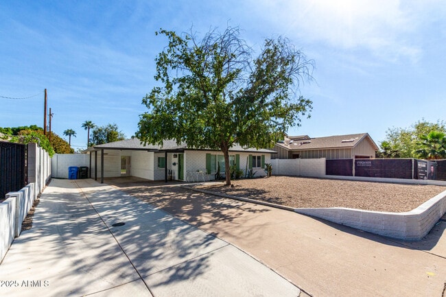 Foto del edificio - 6801 N 14th Pl