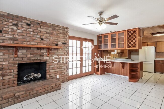 Building Photo - REDUCED! Charming 3 Bedroom with Swimming ...