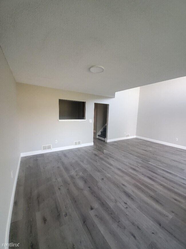 Building Photo - 255 Pine Rock Ave