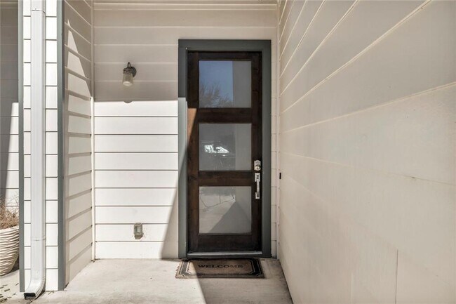 Building Photo - 6808 Cruz St