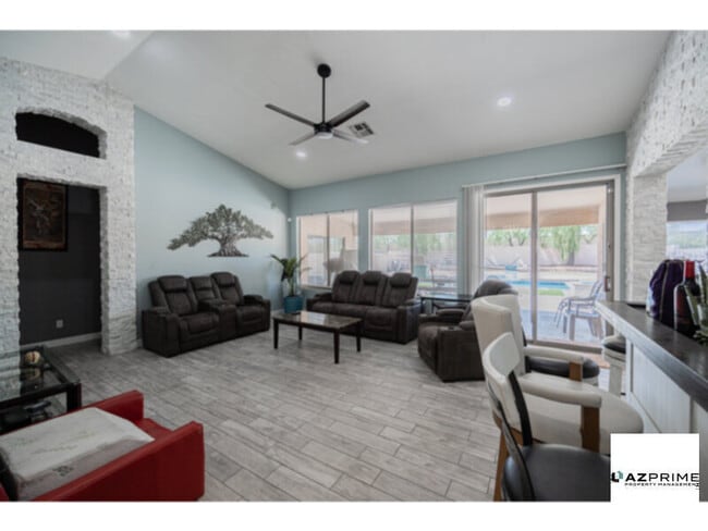 Building Photo - Live in luxury in this Exceptional 3/2 Gle...