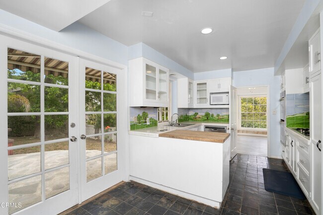 Foto del edificio - 12060 Laurel Terrace Dr