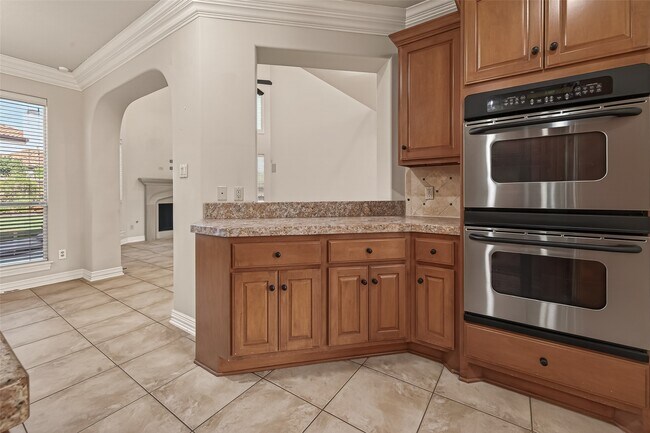 Building Photo - 2210 Bywater Dr