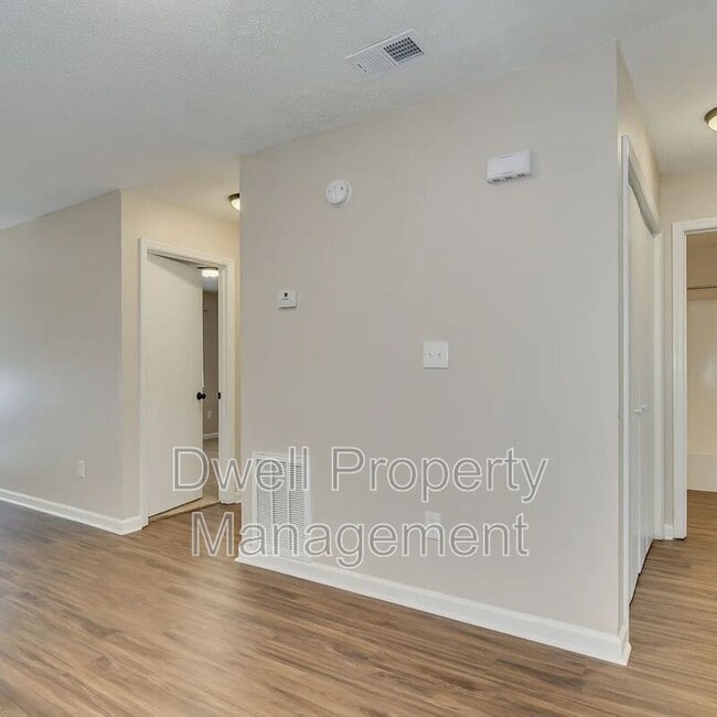 Foto del edificio - 3510 Woodlake Rd
