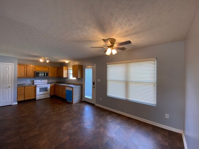 Foto del edificio - 5800 Chalet Cir