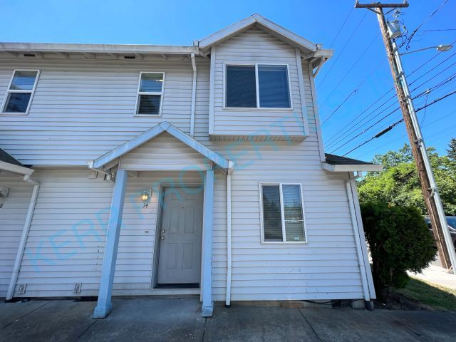 Foto principal - Beautiful 2 bedroom duplex located in Sout...