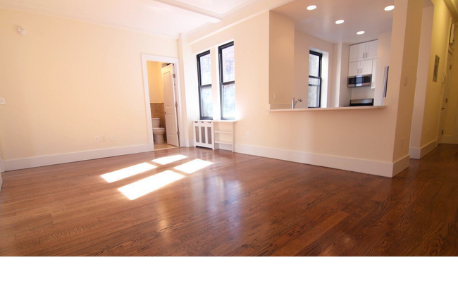 Building Photo - 106 W 69th St