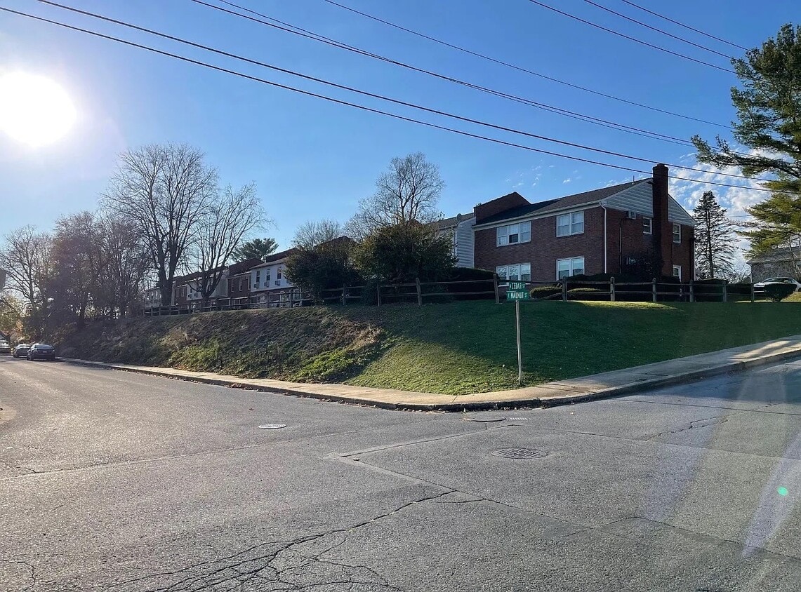 Foto principal - 339 E Walnut St