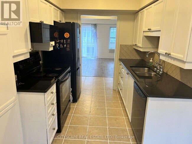 Photo du bâtiment - 600 Shoreline Dr