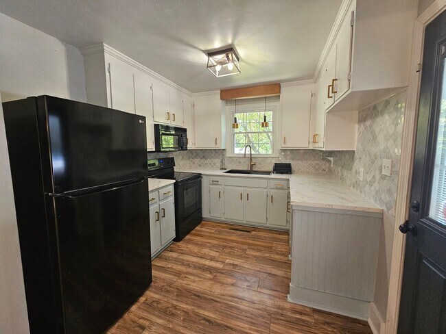Foto del edificio - NEW LISTING!!!!!