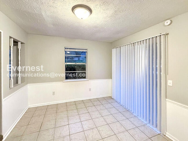 Building Photo - 436 Henry St