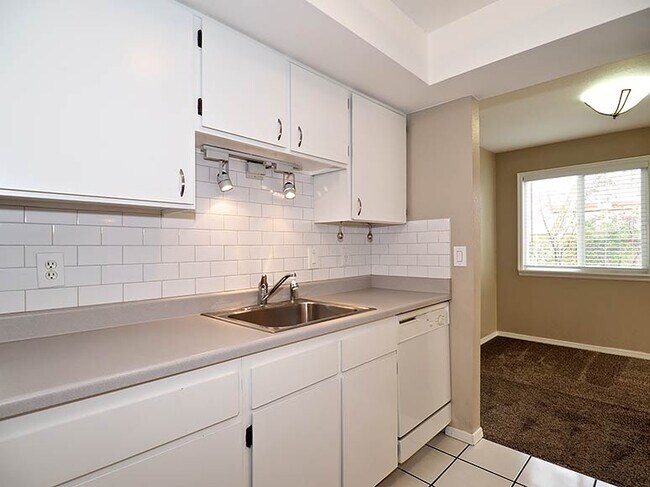 Foto del edificio - 985 Essex Ct Way
