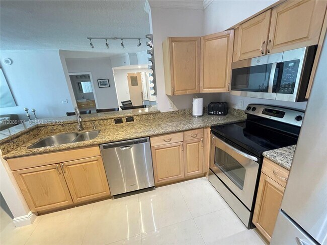 Foto del edificio - 17100 N Bay Rd