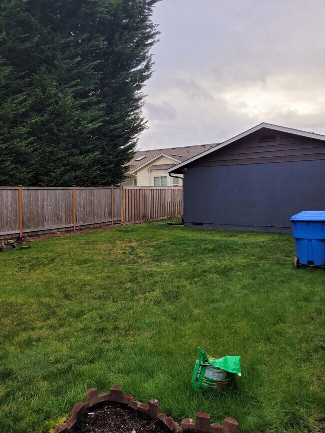 Large fenced yard - 713 13th St SE