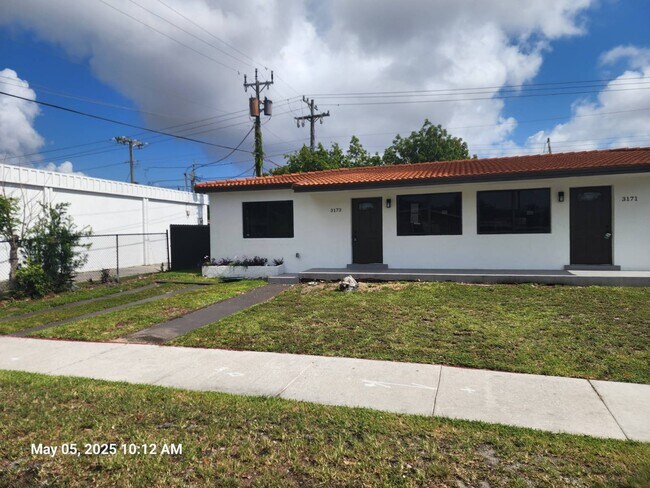 Foto del edificio - 3173 SW 11th St