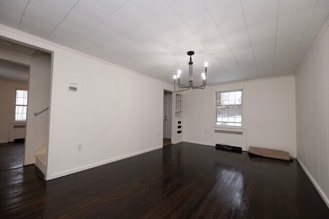 Building Photo - 956 Jefferson Dr