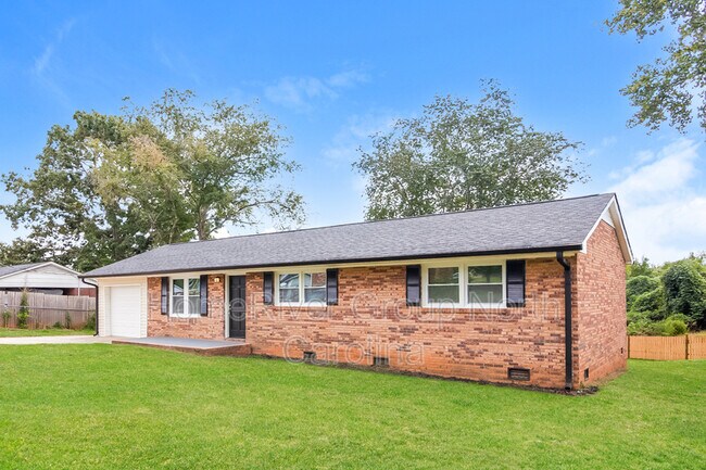Building Photo - 4026 Angus Dr