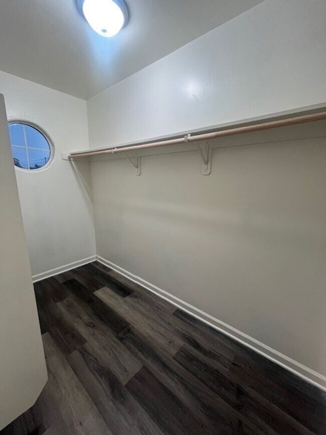 Foto del edificio - 717 L St