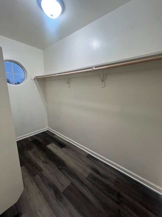 Building Photo - 717 L St