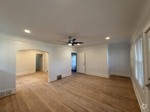 Building Photo - 2920 Virginia Park St