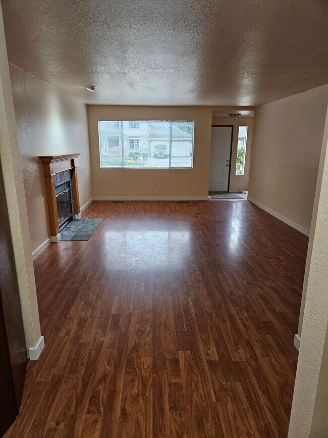 Sala de estar - 10011 33rd Ave SE