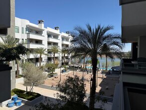 Building Photo - 945 E Playa Del Norte Dr