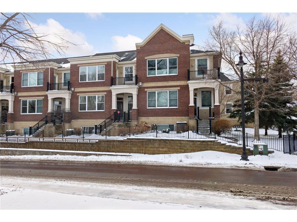Primary Photo - 325 W River Pkwy