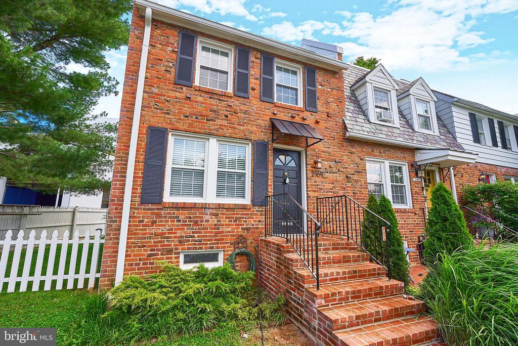 Primary Photo - 2169 N Brandywine St