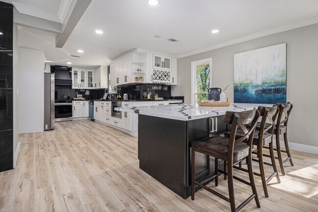 Foto del edificio - 2806 Chaucer Dr SW