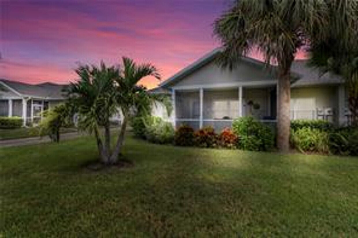 Primary Photo - Cute 2 bedroom plus den seasonal rental - ...