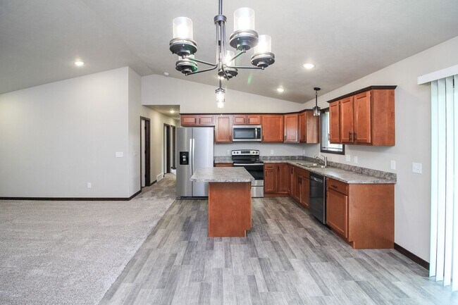 Foto del edificio - Beautiful 3 bedroom 2 bath unit at 620 Samantha St. in Tea, SD.