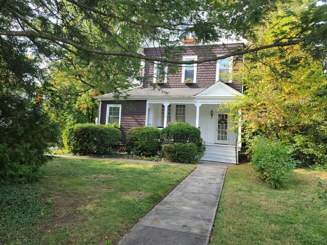 Building Photo - 4600 Roland Ave