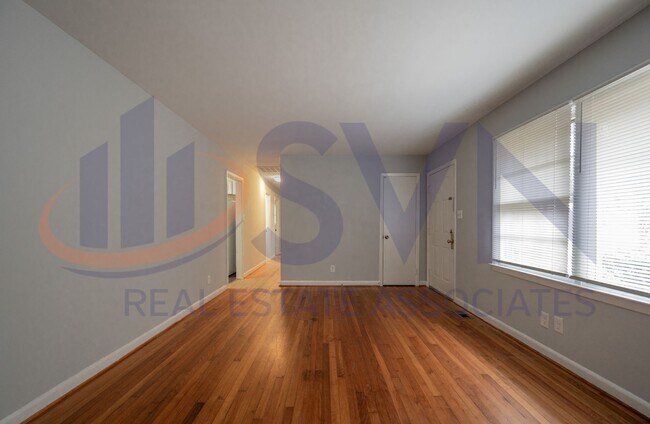 Foto del edificio - Refreshed 3 Bedroom / 2.5 Bath Ranch Style Home in Parkwood Neighborhood!