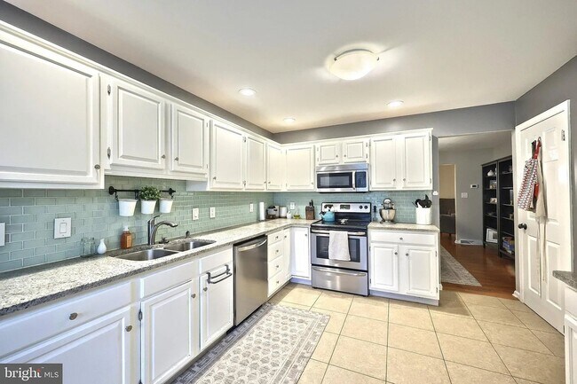 Foto del edificio - 416 Huntington Dr