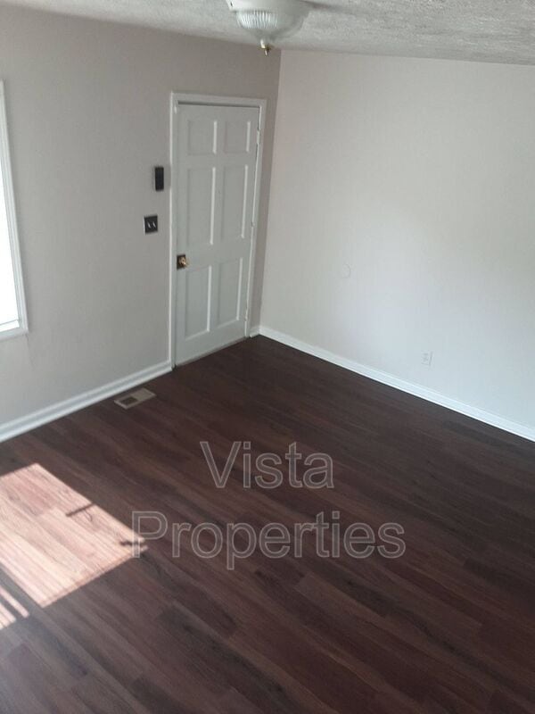 Building Photo - 5215 Red Oak Ln