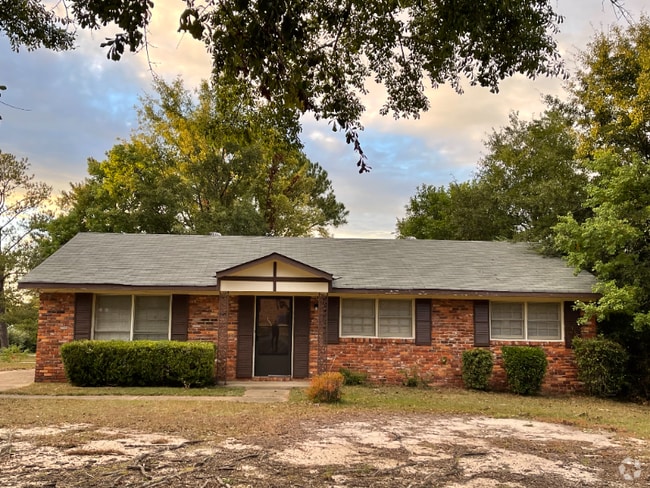 Building Photo - 1623 Huffman Dr
