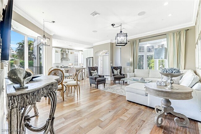 Building Photo - 993 8th St S