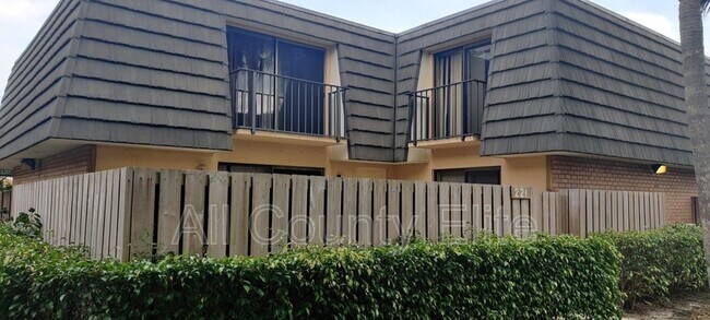 Building Photo - 221 2nd Way