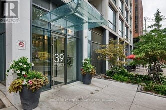 Building Photo - 39 Brant St