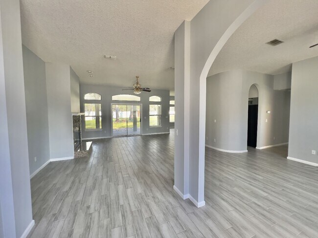 Foto del edificio - 581 Falcon Fork Way