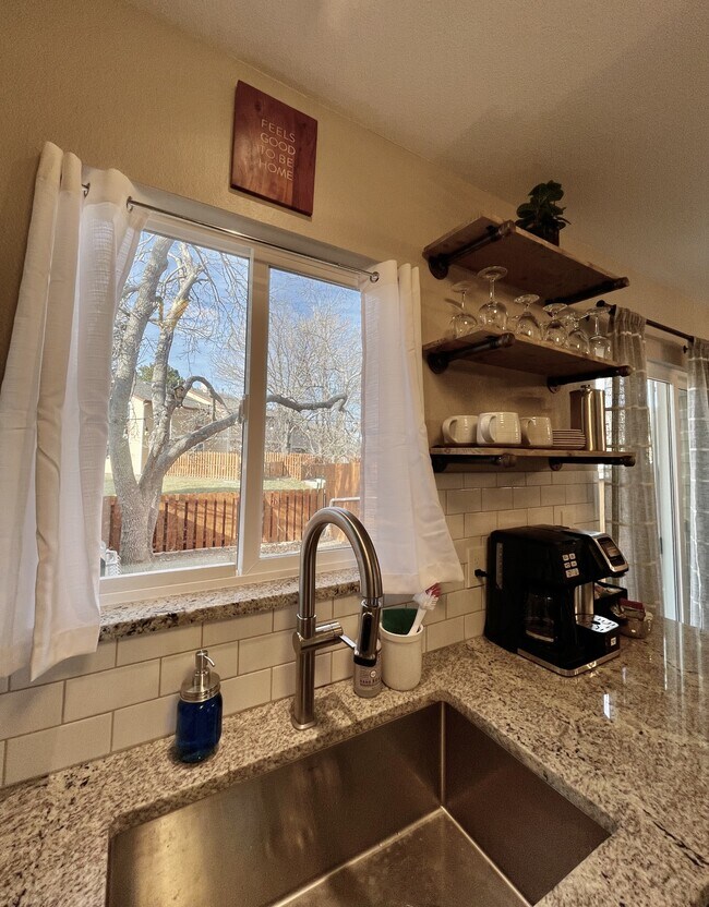 Foto del edificio - 11614 Community Center Dr