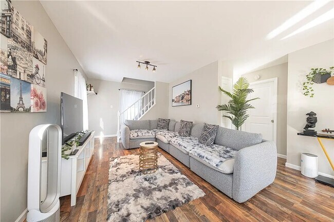 Foto del edificio - 721 Linwood Dr