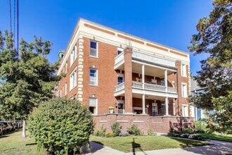 Building Photo - 4200 N Hermitage Ave