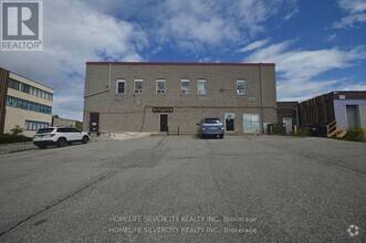 Building Photo - 64 Holland St W