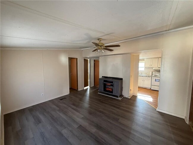 Building Photo - 15 Elza Dr